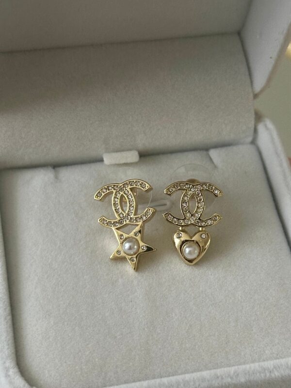 Gold Earrings with Pearl