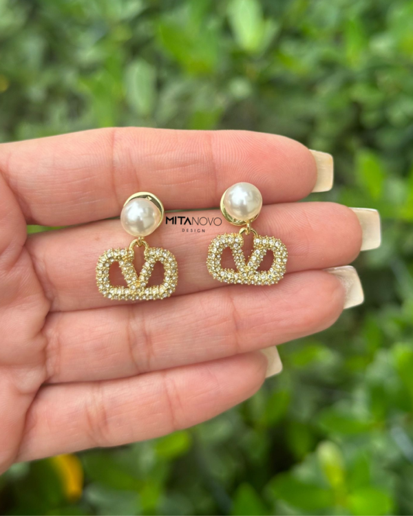 Gold Dangling Earrings with Pearls