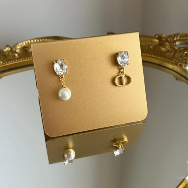 Gold Dangling with stone and pearl