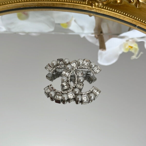 Brooch with Diamond and Pearl